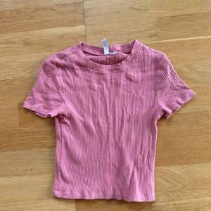 h&m pink cropped tee